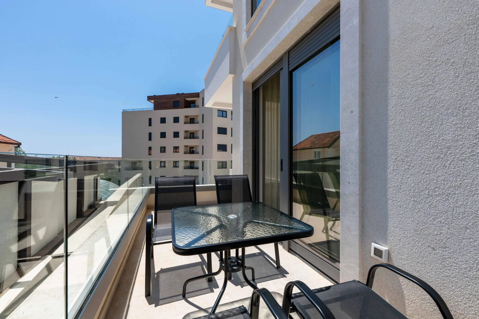 Rent, one bedroom apartment, 51m², Bečići, Budva