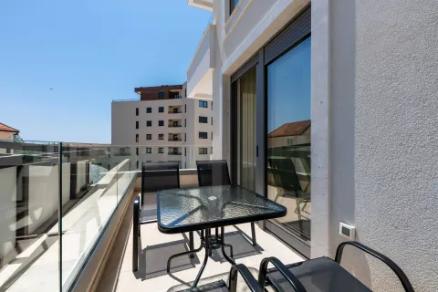 Rent, one bedroom apartment, 51m², Bečići, Budva - image 7
