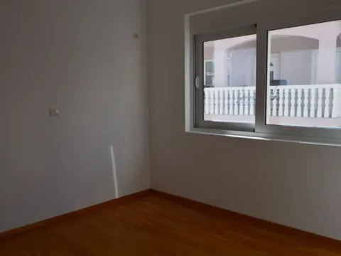 Sale, two bedroom apartment, 72m², Bečići, Budva - image 9