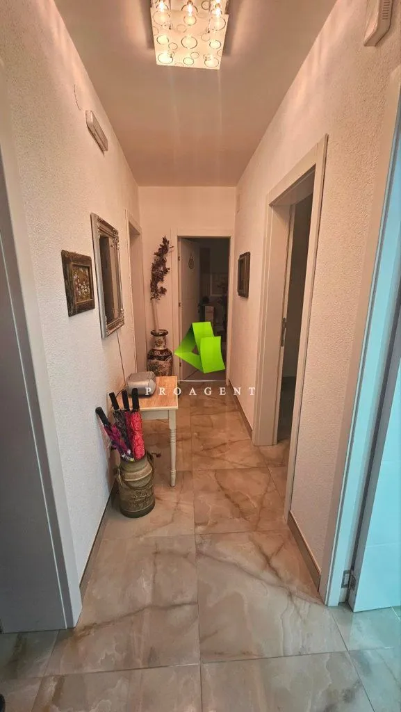 Rent, office space, 70m², Medijana, Niš