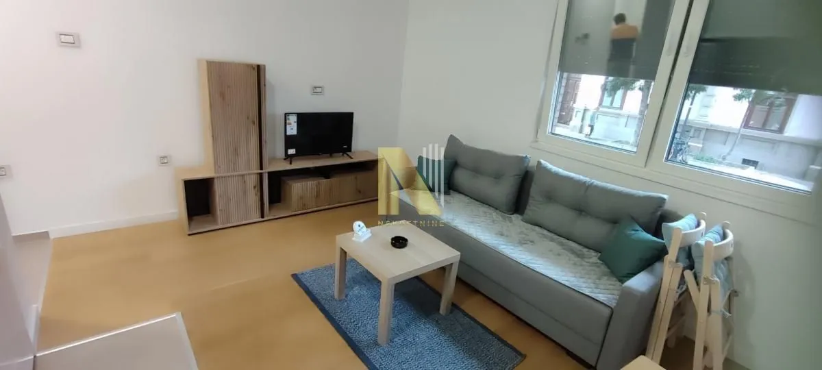 Izdavanje, jednosoban stan, 32m², Centar, Novi Sad