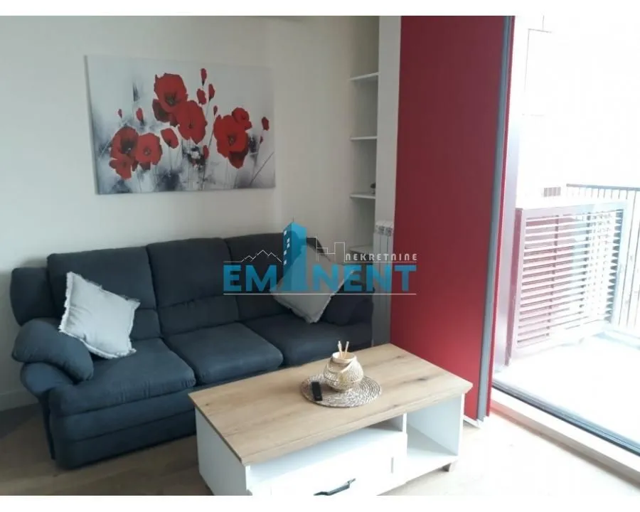 Izdavanje, trosoban stan, 68m², Savski Venac, Beograd