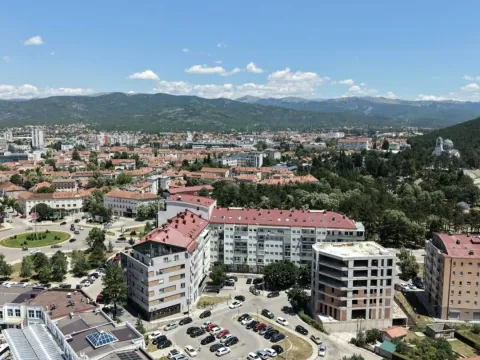 Prodaja, dvosoban stan, 63m², Centar, Nikšić - image 5