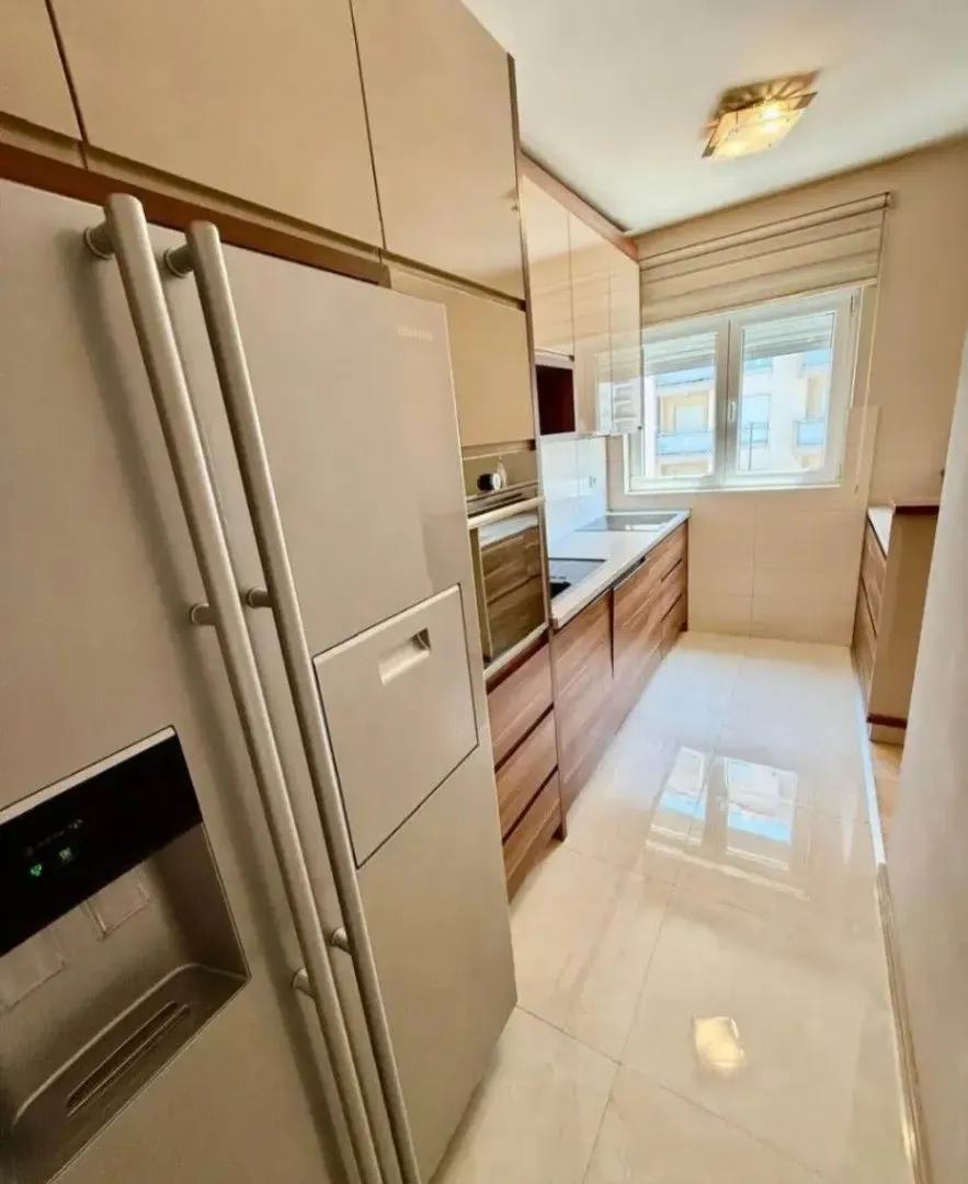 Izdavanje, trosoban stan, 100m², City Kvart, Podgorica