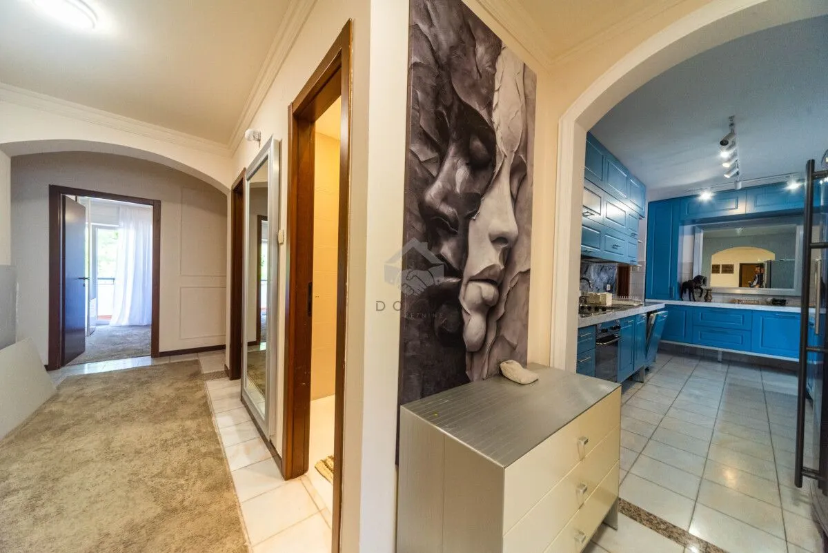 Rent, three bedroom apartment, 200m², Gorica C, Podgorica