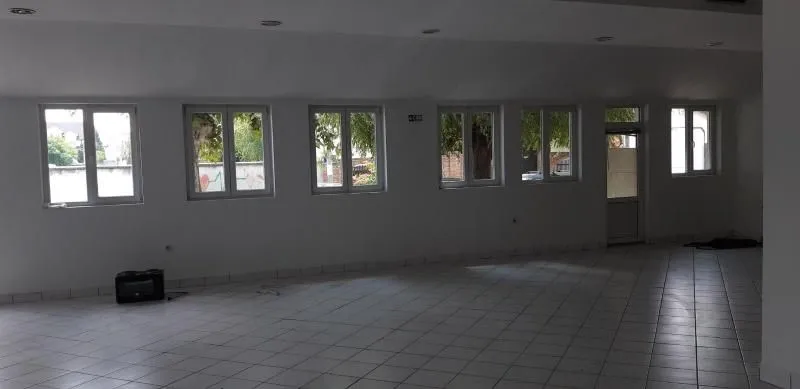 Izdavanje, poslovni prostor, 300m², Altina, Beograd