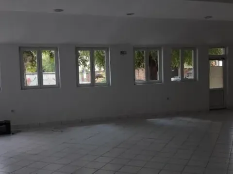 Izdavanje, poslovni prostor, 300m², Altina, Beograd
