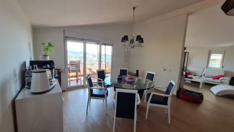 Spacious living room with a dining area and access to the terrace. - image 4