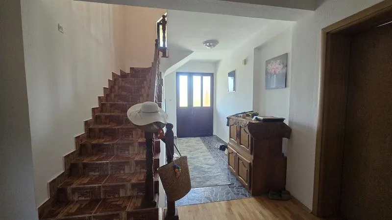 Sale, house, 319m², Zlatica, Podgorica