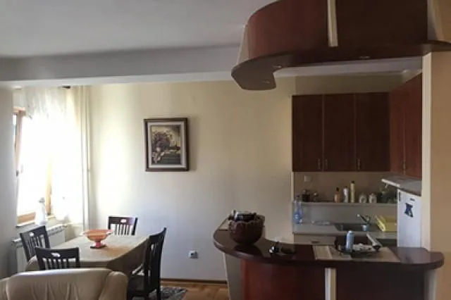 Izdavanje, trosoban stan, 76m², Južni Bulevar, Vračar Sve Podlokacije