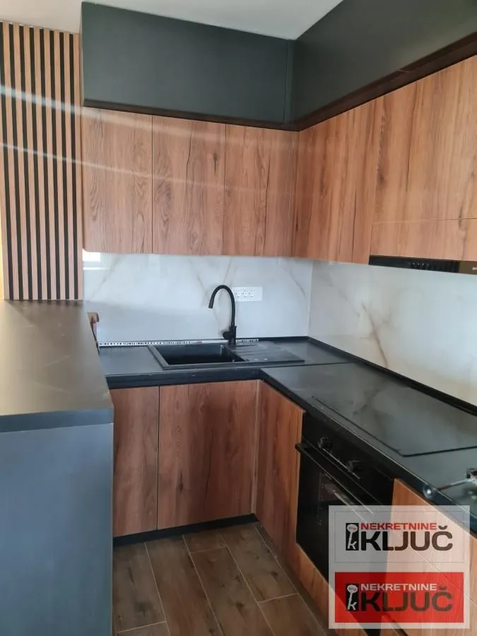 Izdavanje, trosoban stan, 80m², Veternik, Novi Sad Sve Podlokacije