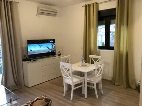 Prodaja, jednosoban stan, 43m², Centar, Budva - image 7