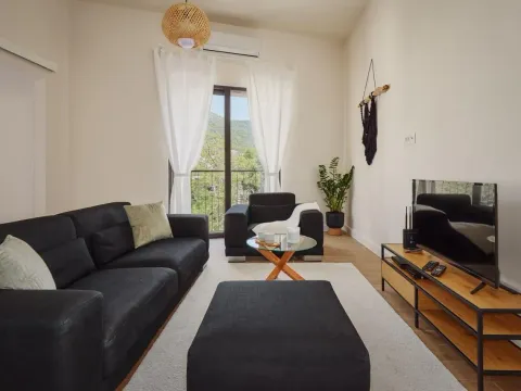Izdavanje, trosoban stan, 80m², Mrčevac, Tivat - image 2