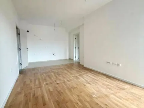 Prodaja, trosoban stan, 83m², Podgorica, Crna Gora - image 8