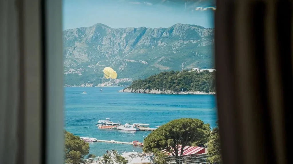 Rent, three bedroom apartment, 98m², Centar, Budva