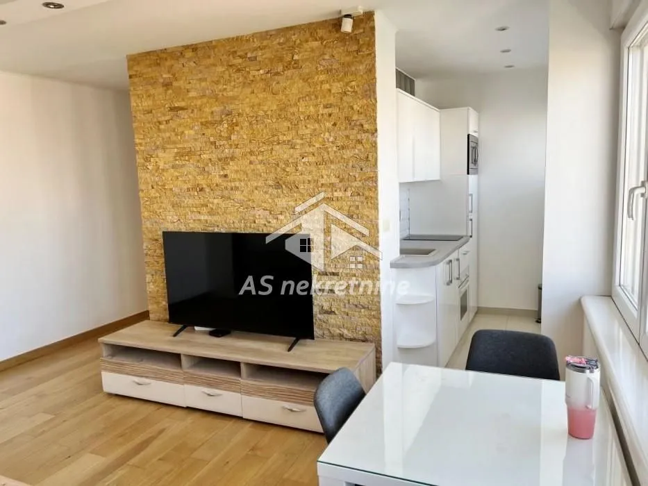 Izdavanje, dvosoban stan, 45m², Stari Grad, Beograd