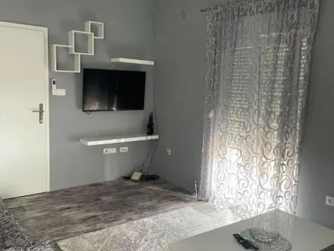 Rent, one bedroom apartment, 60m², Malo Brdo, Podgorica - image 1