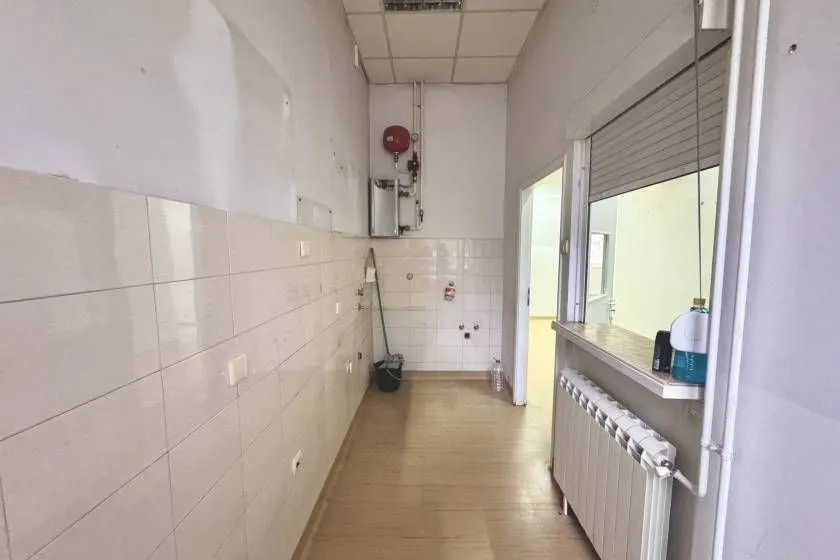 Rent, office space, 150m², Banjica, Voždovac Sve Podlokacije