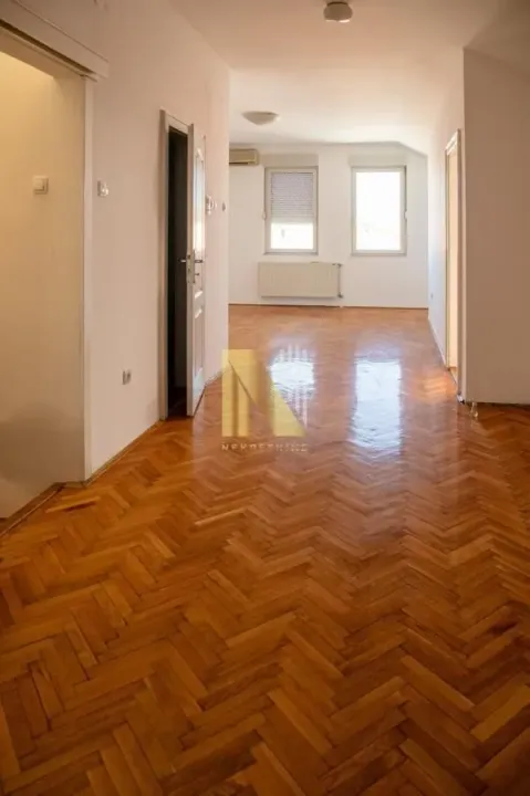 Prodaja, dvosoban stan, 59m², Centar, Novi Sad