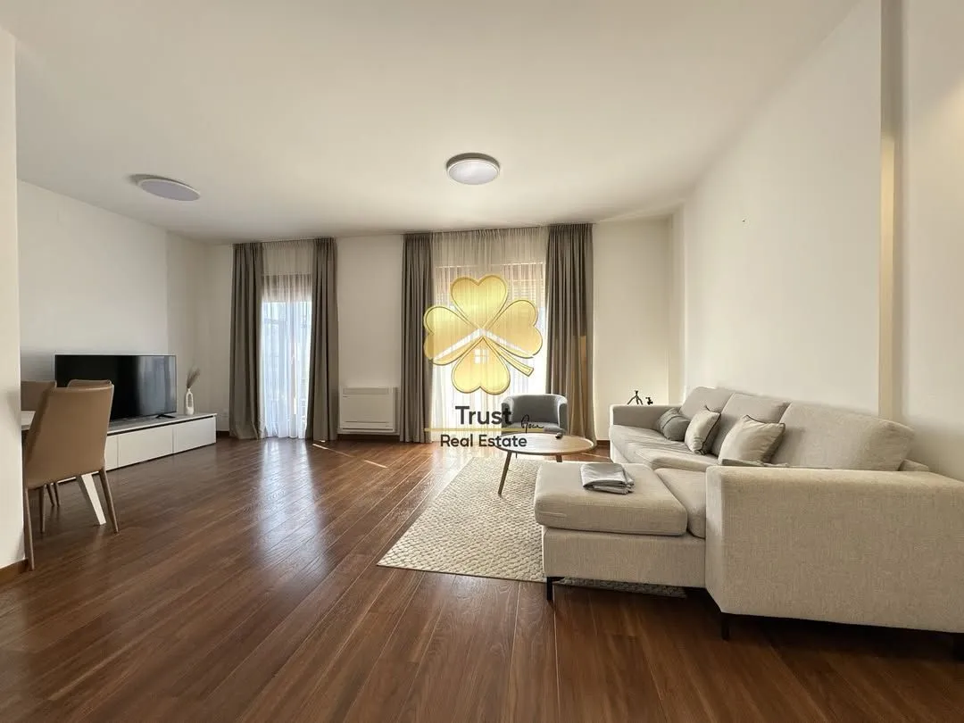 Izdavanje, dvosoban stan, 70m², Master Kvart, Podgorica