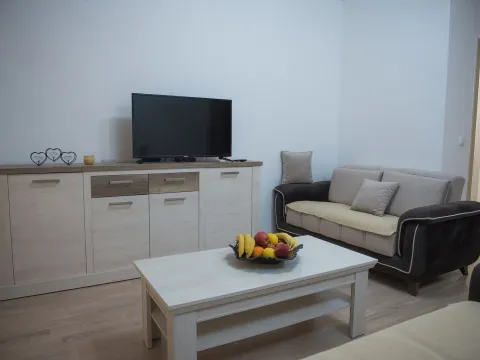 Rent, two bedroom apartment, 81m², Dobrota, Kotor - image 6