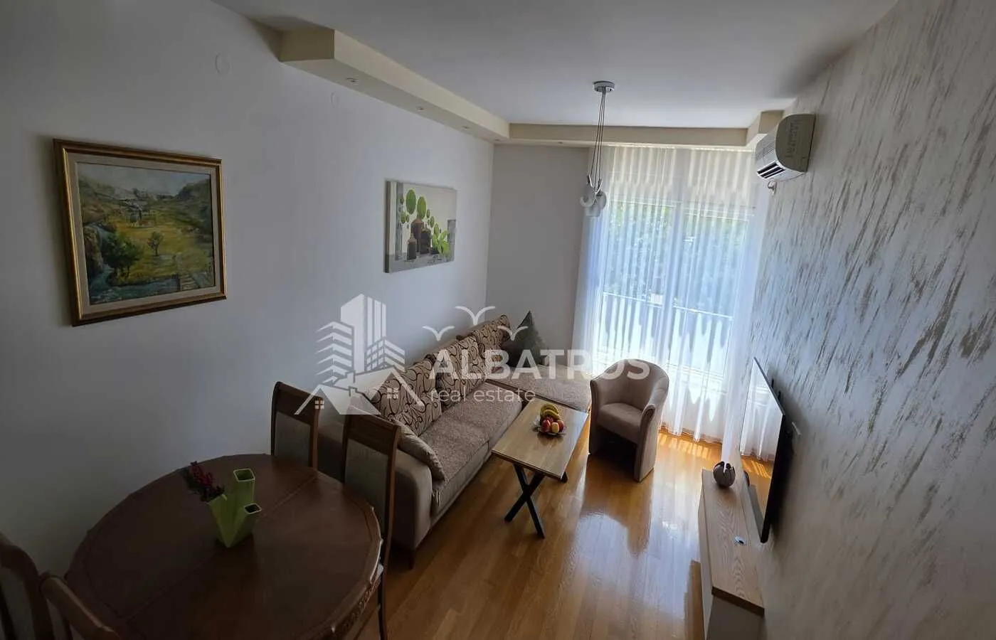 Izdavanje, jednosoban stan, 47m², Centar, Bar