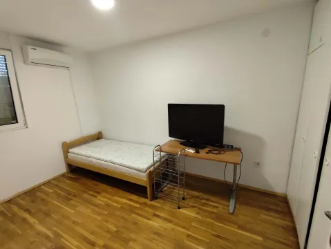 Rent, two bedroom apartment, 60m², Blok 5, Podgorica - image 7