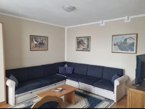 Izdavanje, garsonjera, 40m², Blok 6, Podgorica - image 8