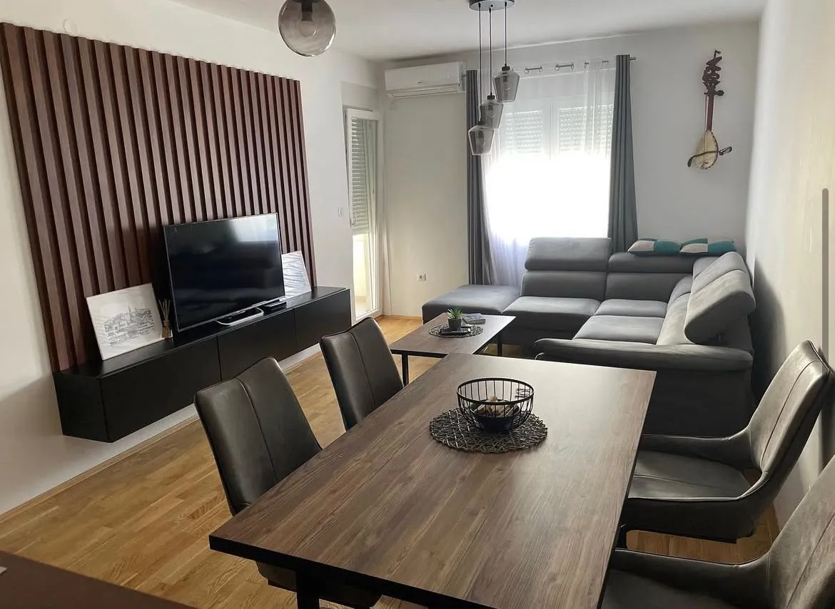 Izdavanje, jednosoban stan, 49m², Stari Aerodrom, Podgorica