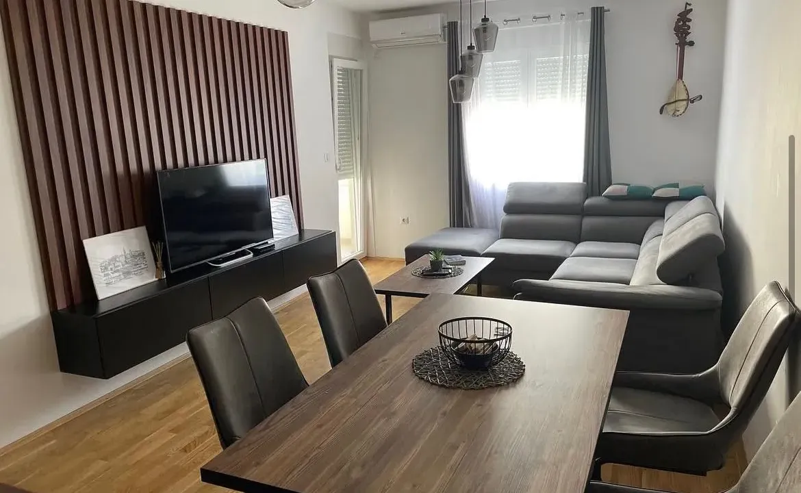Izdavanje, jednosoban stan, 49m², Stari Aerodrom, Podgorica