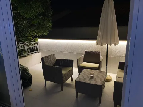 Rent, one bedroom apartment, 50m², Stari Grad, Budva - image 9