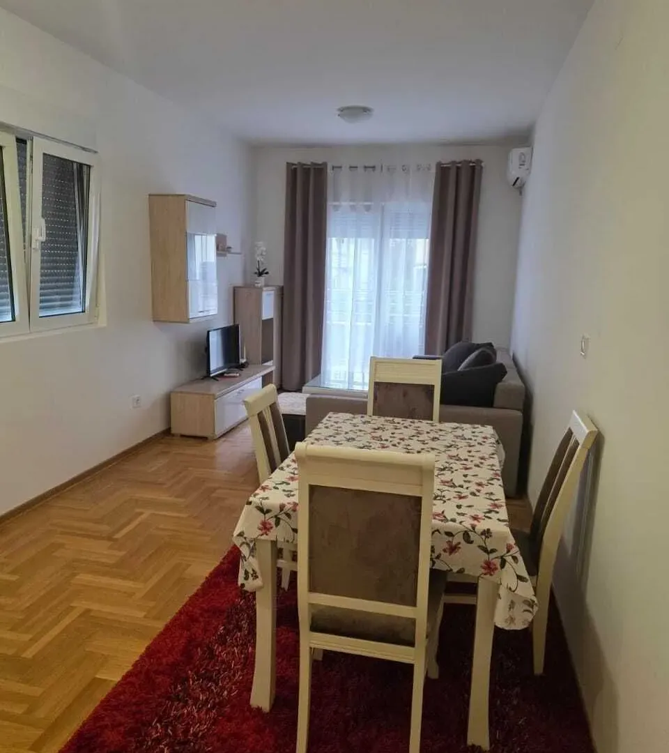 Izdavanje, dvosoban stan, 58m², Adok, Budva