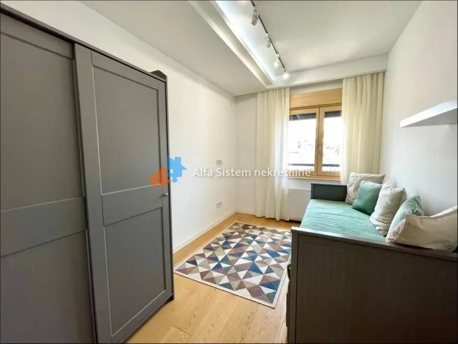 Izdavanje, stan, 240m², Neimar, Vračar Sve Podlokacije