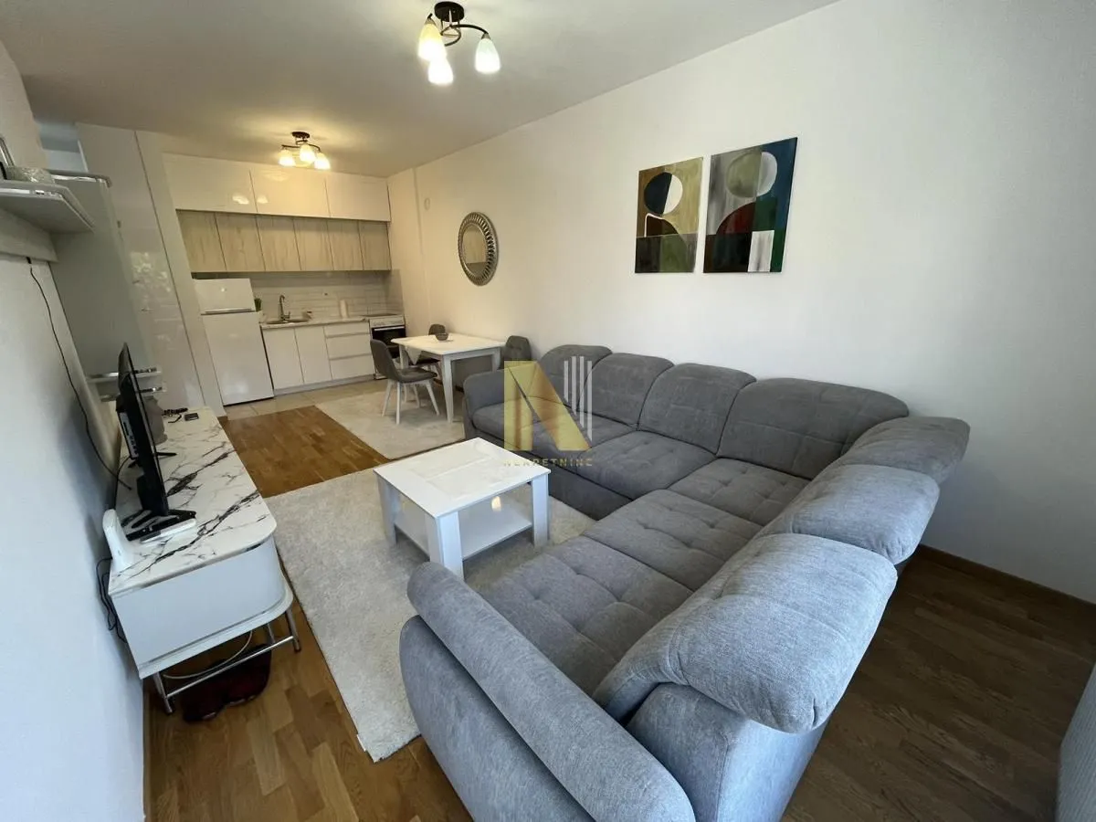 Izdavanje, dvosoban stan, 43m², Sajmište, Novi Sad