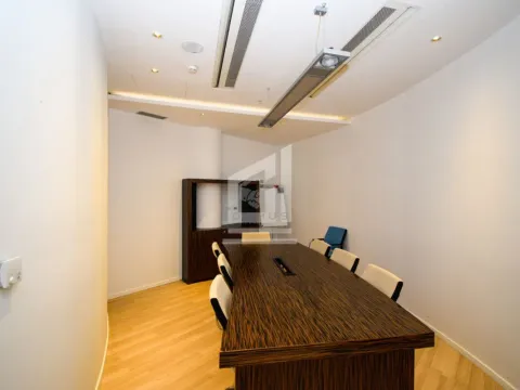 Izdavanje, poslovni prostor, 193m², Kod Capital Plaze, Podgorica - image 22