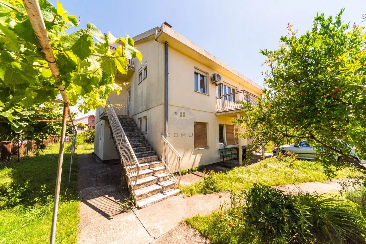 Sale, house, 320m², Zlatica, Podgorica
