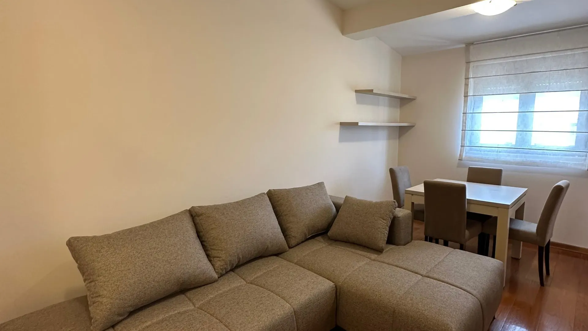 Izdavanje, jednosoban stan, 48m², Centar, Tivat