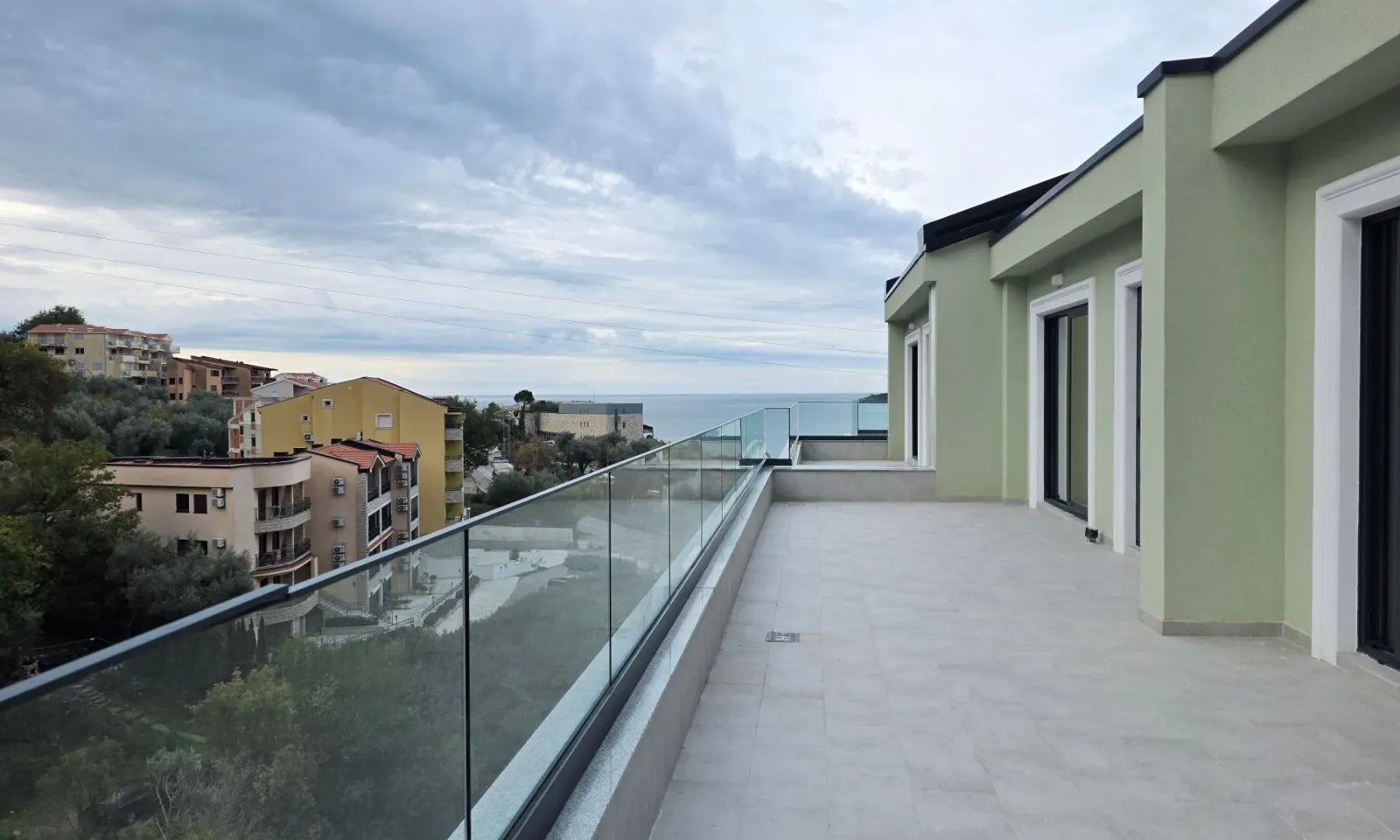 Prodaja, dvosoban stan, 108m², Kamenovo, Budva