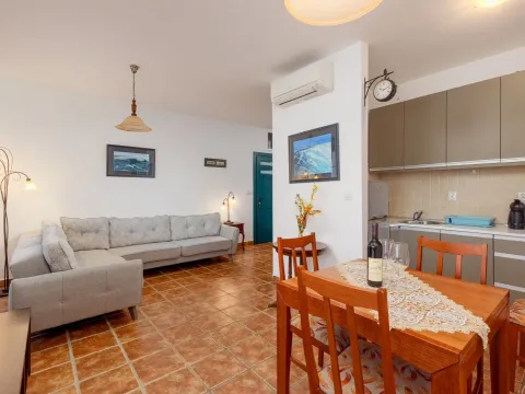 Prodaja, dvosoban stan, 84m², Kostanjica, Kotor - image 5