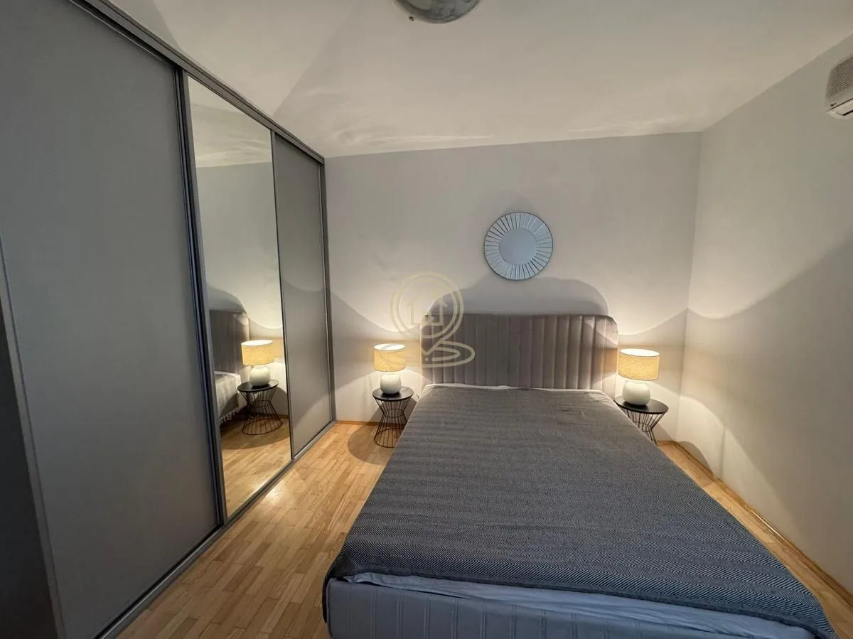 Izdavanje, trosoban stan, 120m², Savski Venac, Beograd