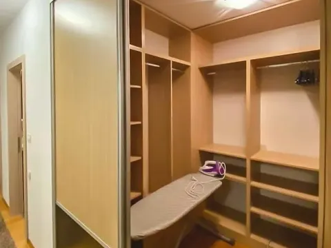 Izdavanje, trosoban stan, 120m², City Kvart, Podgorica - image 8