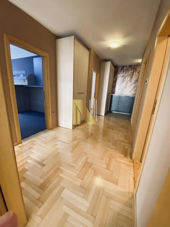 Izdavanje, četvorosoban stan, 98m², Centar, Novi Sad