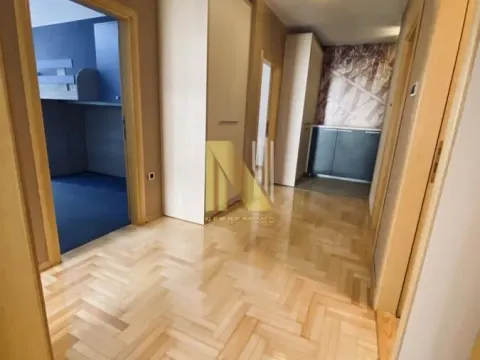 Izdavanje, četvorosoban stan, 98m², Centar, Novi Sad - image 9