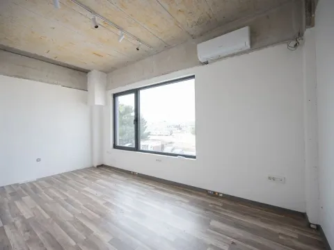 Izdavanje, poslovni prostor, 371m², Stari Aerodrom, Podgorica - image 10