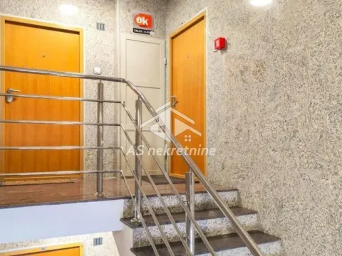 Izdavanje, trosoban stan, 128m², Stari Grad, Beograd - image 19