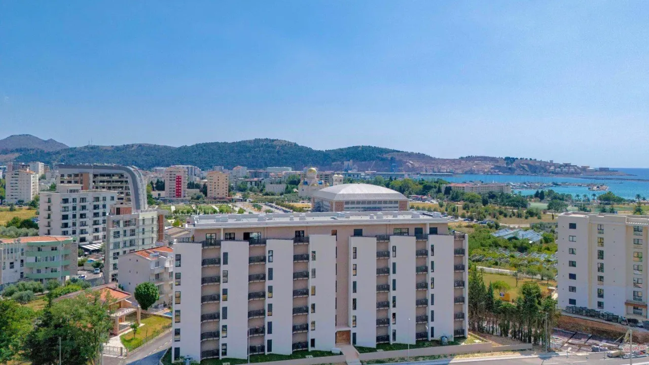 Prodaja, trosoban stan, 120m², Centar, Bar