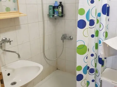 Izdavanje, trosoban stan, 92m², Slovenska Plaža, Budva - image 9