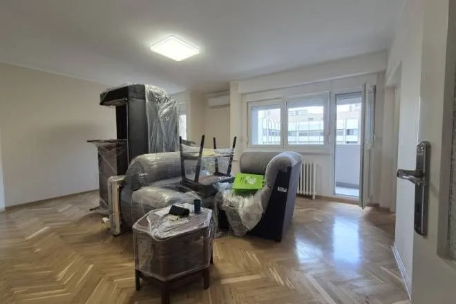 Izdavanje, četvorosoban stan, 83m², Poštanska Štedionica, Palilula Sve Podlokacije