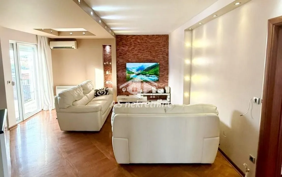 Izdavanje, trosoban stan, 96m², Palata Pravde, Beograd