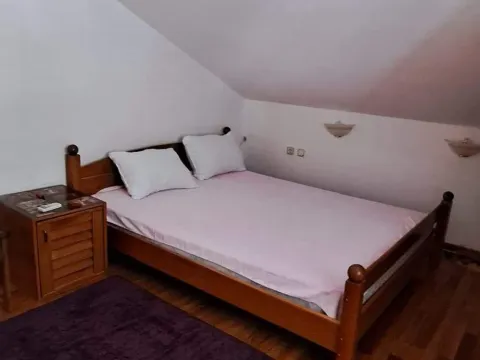 Rent, two bedroom apartment, 80m², Budva, Crna Gora - image 2